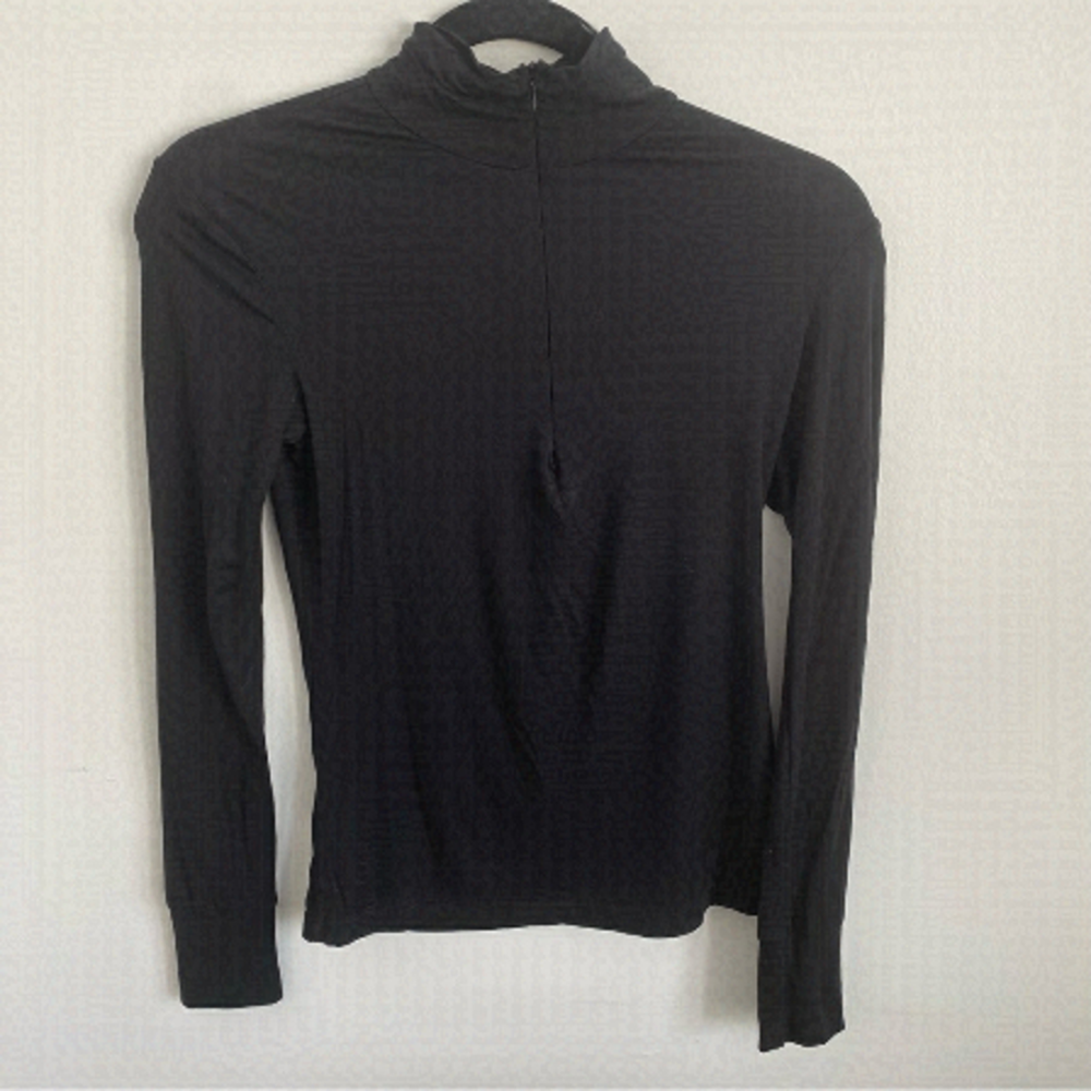 DYNAMITE Longsleeve Top Tight Fitting w Zipper in Black • sz S Small